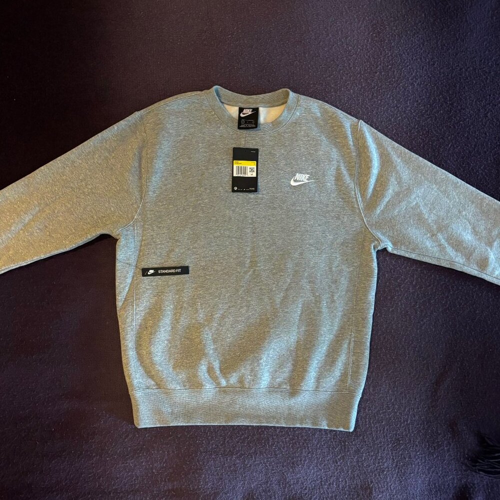 Brand-New Nike Men’s Gray Club Fleece Crewneck Sweatshirt